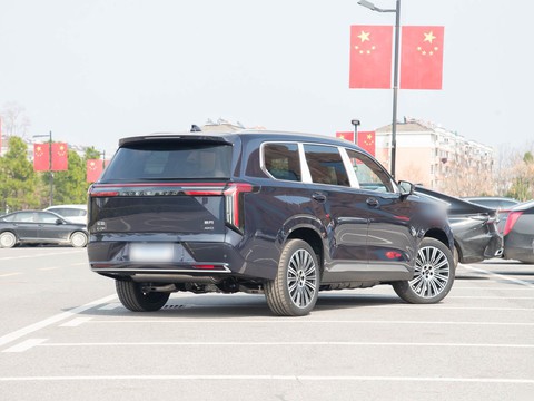 Exeed Lanyue C-DM — China plug-in hybrid EV for export — photo 7
