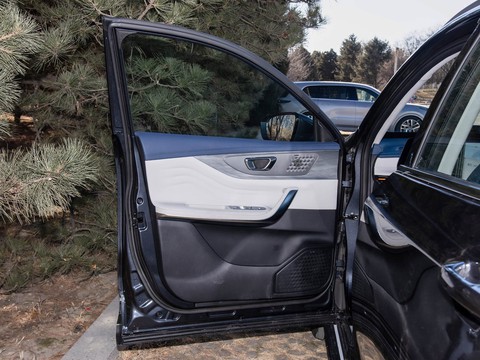 Exeed Zhuifeng C-DM — China plug-in hybrid EV for export — photo 11