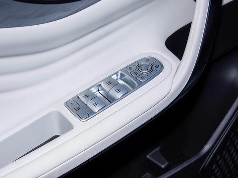Exeed Zhuifeng C-DM — China plug-in hybrid EV for export — photo 13