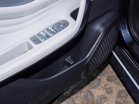 Exeed Zhuifeng C-DM — China plug-in hybrid EV for export — photo 14