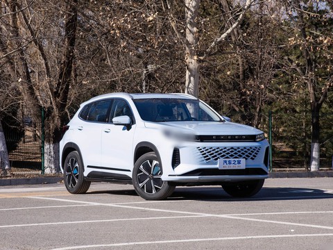 Exeed Zhuifeng C-DM — China plug-in hybrid EV for export — photo 3