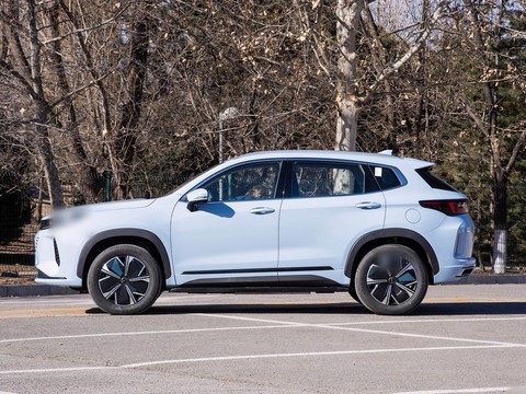 Exeed Zhuifeng C-DM — China plug-in hybrid EV for export — photo 4