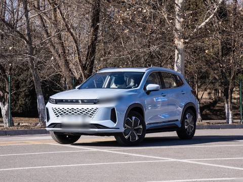 Exeed Zhuifeng C-DM — China plug-in hybrid EV for export