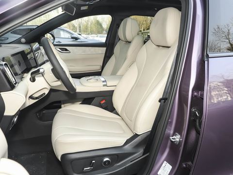 Jetour Xing TuET5 — China electric EV for export — photo 10