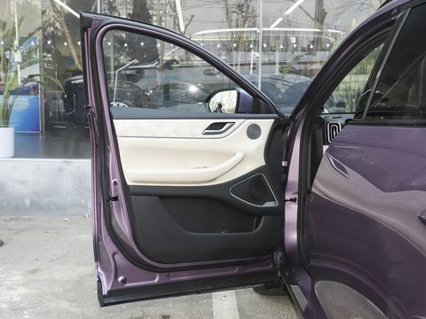 Jetour Xing TuET5 — China electric EV for export — photo 11