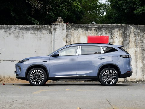 Exeed ET5 — China range-extender EV for export — photo 3