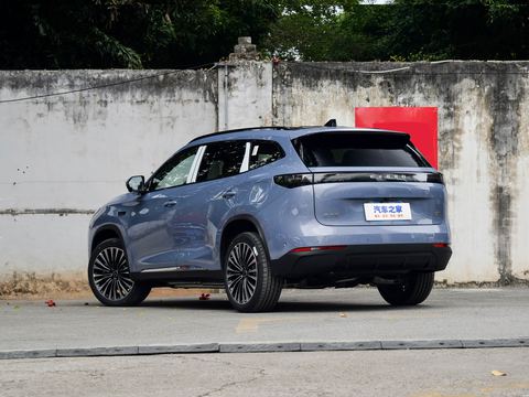 Jetour Xing TuET5 — China electric EV for export — photo 4