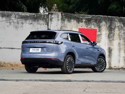 Jetour Xing TuET5 — China electric EV for export — photo 6