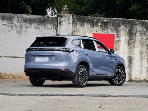 Exeed ET5 — China range-extender EV for export — photo 6