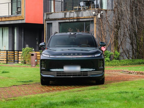 Exeed EX7 — China electric EV for export — photo 2
