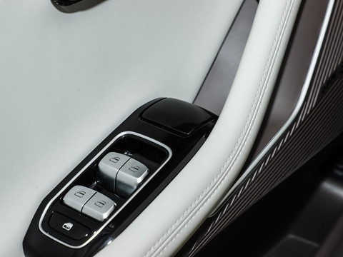 Exeed Yaoguang C-DM — China plug-in hybrid EV for export — photo 13