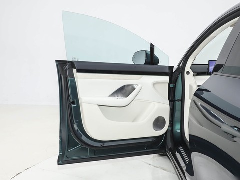 Luxeed R7 — China electric EV for export — photo 11