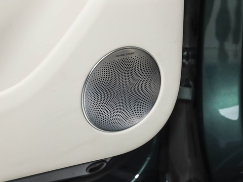 Luxeed R7 — China electric EV for export — photo 16