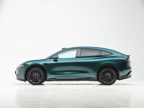 Luxeed R7 — China electric EV for export — photo 4