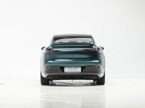 Luxeed R7 — China electric EV for export — photo 6
