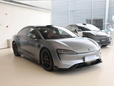 Luxeed S7 — China electric EV for export — photo 3