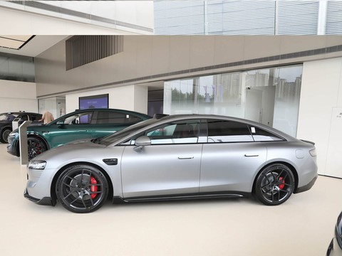 Luxeed S7 — China electric EV for export — photo 4
