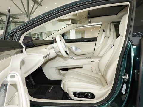 Luxeed S7 — China electric EV for export — photo 9
