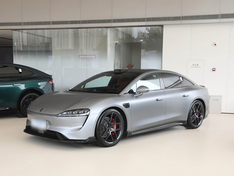 Luxeed S7 — China electric EV for export