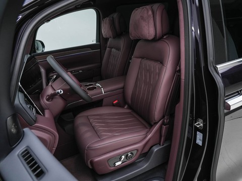Luxeed V9 — China range-extender EV for export — photo 10
