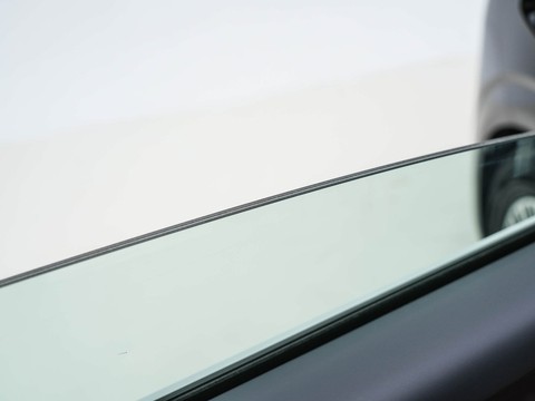 Luxeed V9 — China range-extender EV for export — photo 12