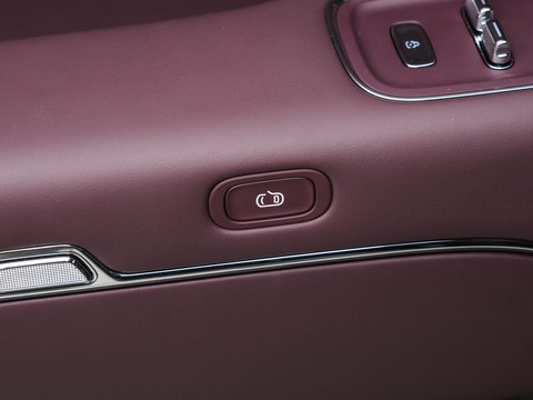 Luxeed V9 — China range-extender EV for export — photo 13