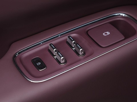 Luxeed V9 — China range-extender EV for export — photo 15