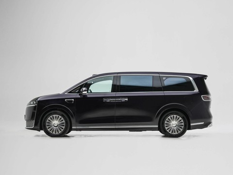 Luxeed V9 — China range-extender EV for export — photo 4