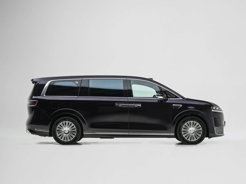 Luxeed V9 — China range-extender EV for export — photo 8