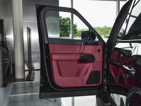 Mengshi M817 — China plug-in hybrid EV for export — photo 12