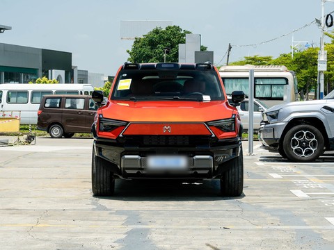Mengshi M817 — China plug-in hybrid EV for export — photo 2