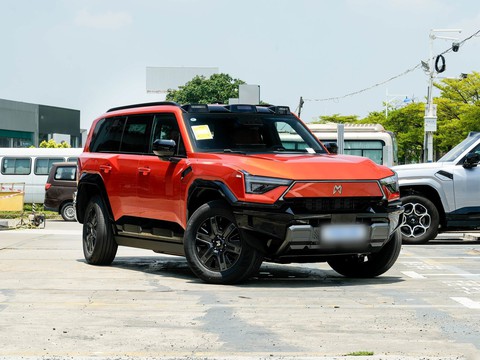Mengshi M817 — China plug-in hybrid EV for export — photo 3