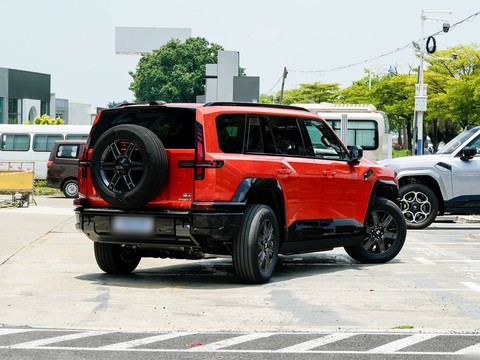 Mengshi M817 — China plug-in hybrid EV for export — photo 7