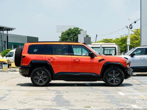 Mengshi M817 — China plug-in hybrid EV for export — photo 8
