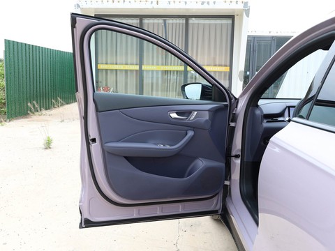 MG 4X — China electric EV for export — photo 12
