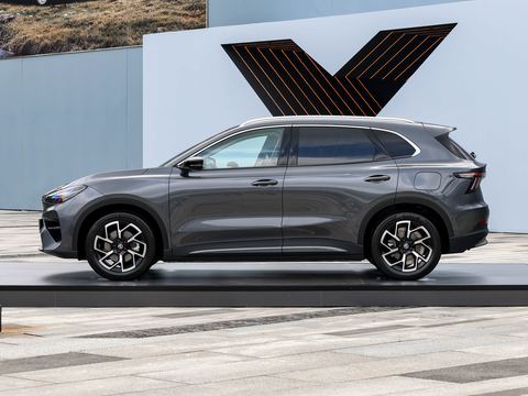MG 4X — China electric EV for export — photo 4