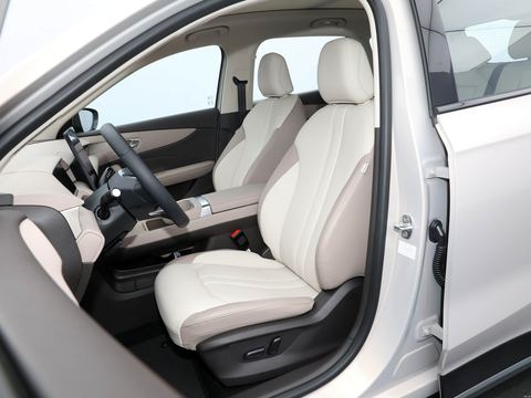 MG ES5 — China electric EV for export — photo 10