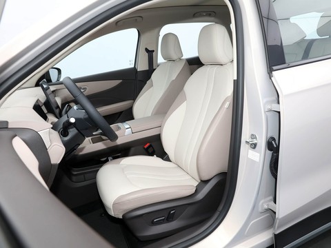 MG ES5 — China electric EV for export — photo 10