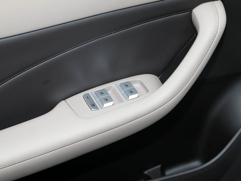 MG ES5 — China electric EV for export — photo 13