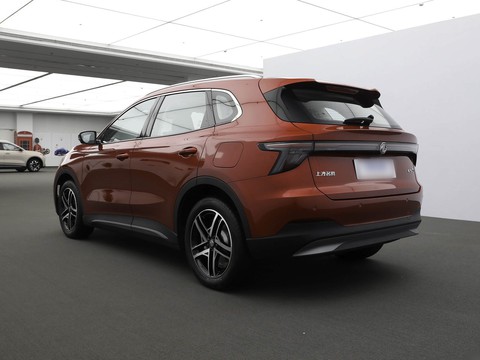MG ES5 — China electric EV for export — photo 5
