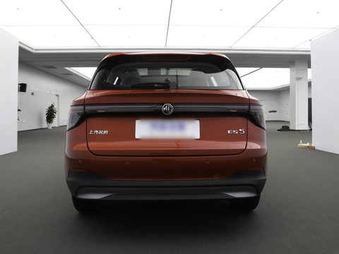 MG ES5 — China electric EV for export — photo 6