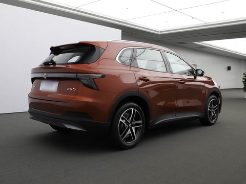 MG ES5 — China electric EV for export — photo 7