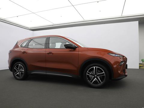 MG ES5 — China electric EV for export — photo 8