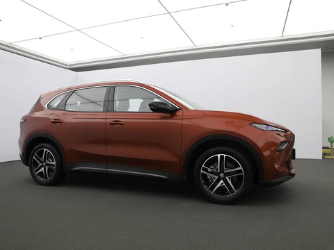 MG ES5 — China electric EV for export — photo 8