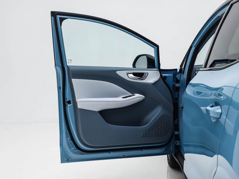MG 4 — China electric EV for export — photo 11