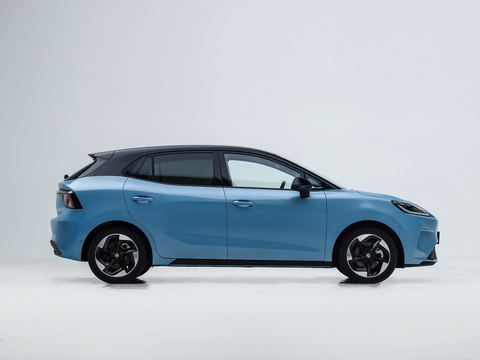 MG 4 — China electric EV for export — photo 8