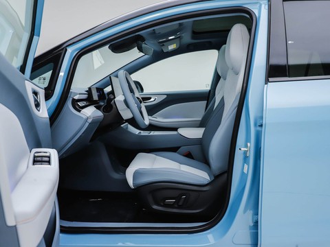 MG 4 — China electric EV for export — photo 9