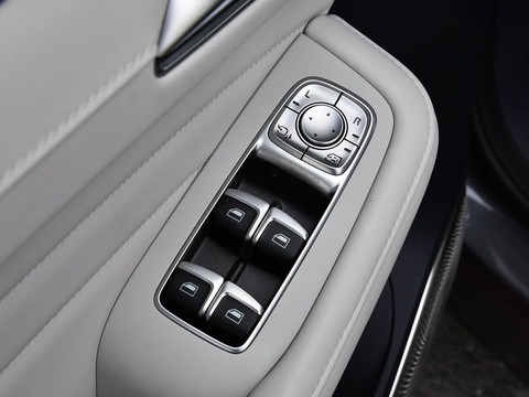 MG Pilot PHEV — China plug-in hybrid EV for export — photo 12