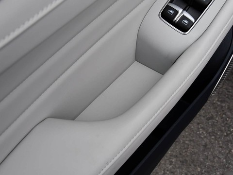 MG Pilot PHEV — China plug-in hybrid EV for export — photo 13