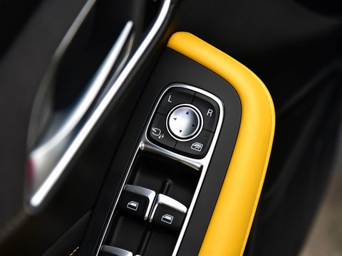 MG6 PHEV — China plug-in hybrid EV for export — photo 11